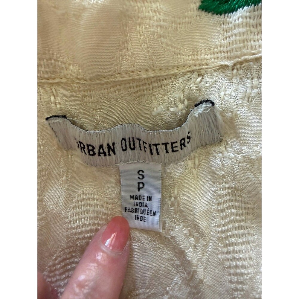 Urban Outfitters Eden Souvenir Floral Embroidered Button-Down Blouse Size S Boho - Picture 4 of 9